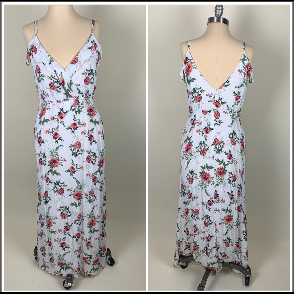 Medium Listicle white floral maxi dress
